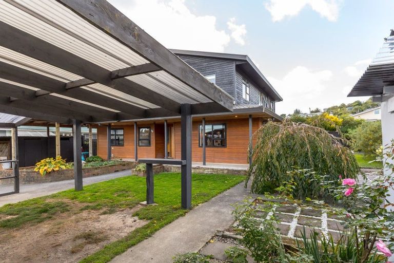 Photo of property in 55 Moeraki Road, Maoribank, Upper Hutt, 5018