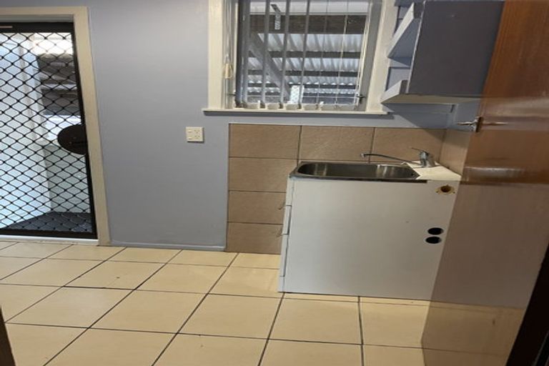 Photo of property in 116 Edgewater Drive, Pakuranga, Auckland, 2010