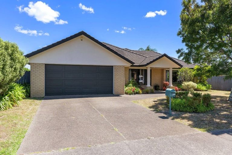 Photo of property in 4 Mullagh Place, East Tamaki Heights, Auckland, 2016