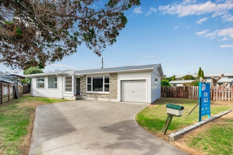 Photo of property in 17 Winton Street, Paraparaumu Beach, Paraparaumu, 5032