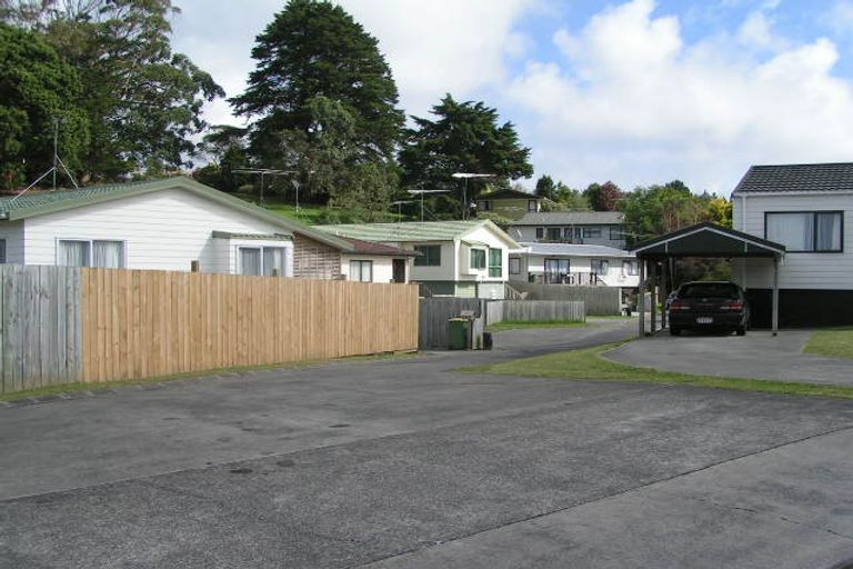 Photo of property in 31 Loughanure Place, Massey, Auckland, 0614