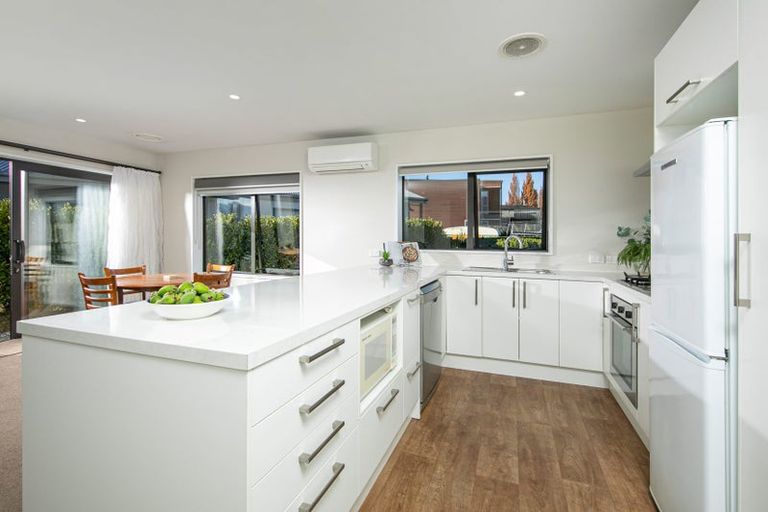Photo of property in 8 Pukeko Place, Wanaka, 9305