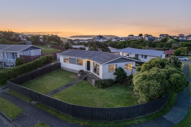 Photo of property in 2 Pennant Grove, Titahi Bay, Porirua, 5022