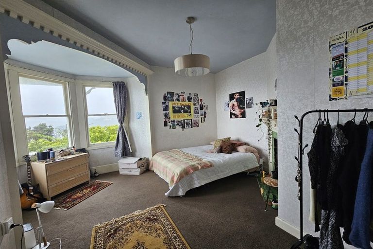 Photo of property in 90 Kelburn Parade, Kelburn, Wellington, 6012