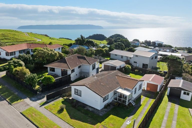 Photo of property in 124 Pikarere Street, Titahi Bay, Porirua, 5022
