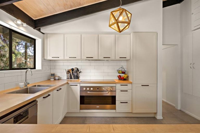 Photo of property in 1115 State Highway 16, Waimauku, 0883