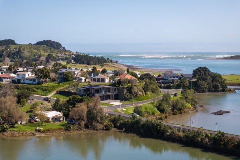 Photo of property in 2a Marine Parade, Raglan, 3225