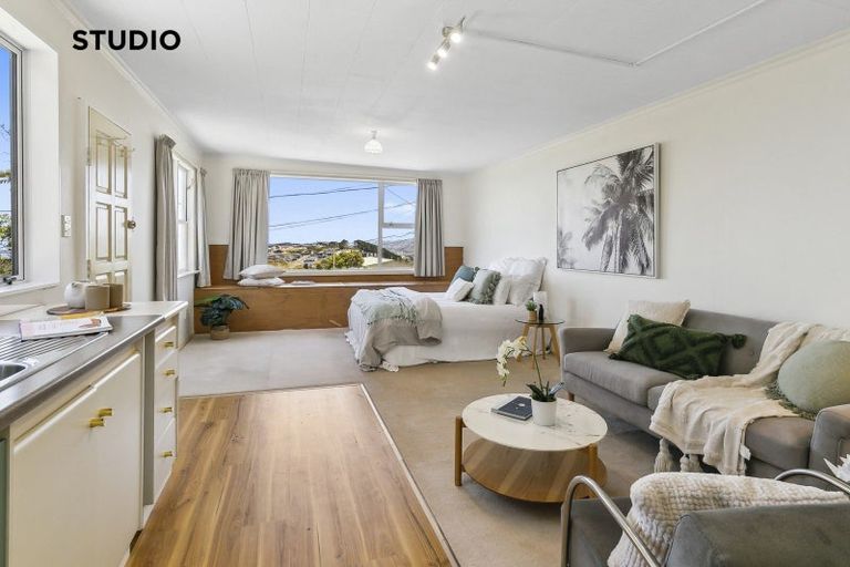 Photo of property in 5 Salford Street, Newlands, Wellington, 6037