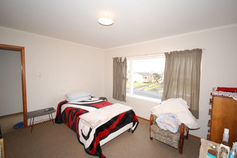 Photo of property in 11 Helleur Road, Massey, Auckland, 0614