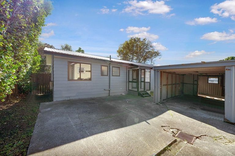 Photo of property in 1/134 Mcleod Road, Te Atatu South, Auckland, 0610