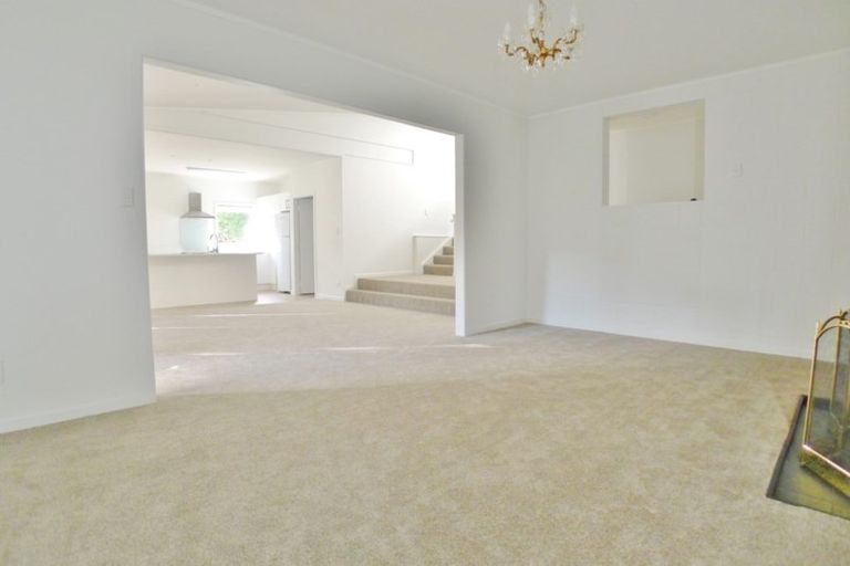 Photo of property in 192 Henderson Valley Road, Henderson, Auckland, 0612