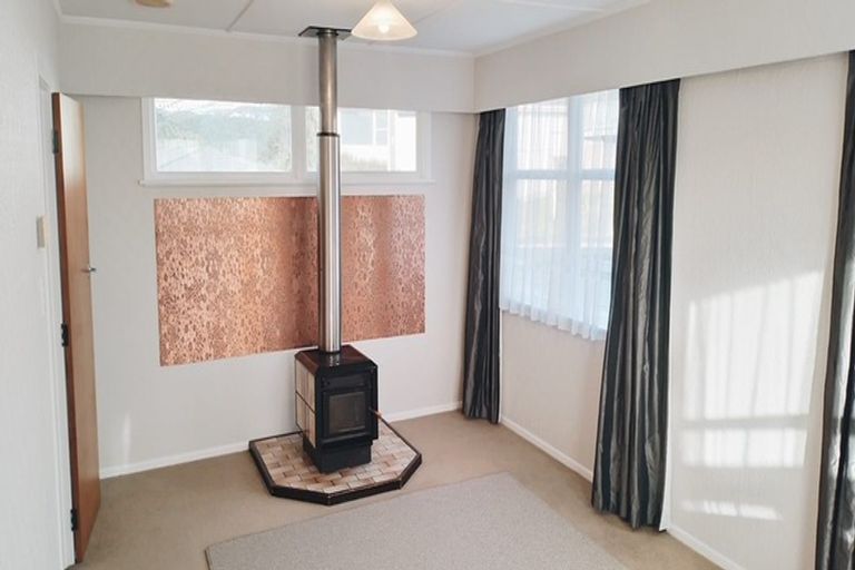 Photo of property in 7 Terrance Grove, Paparangi, Wellington, 6037