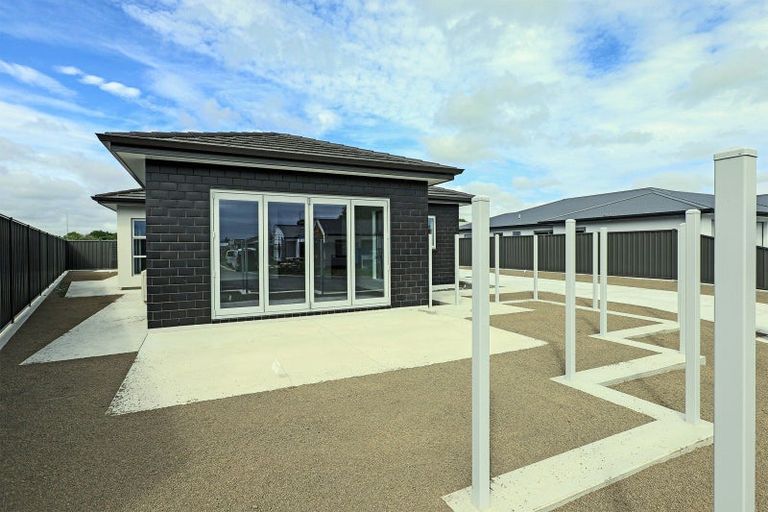 Photo of property in 6 George Yee Place, Taradale, 4112