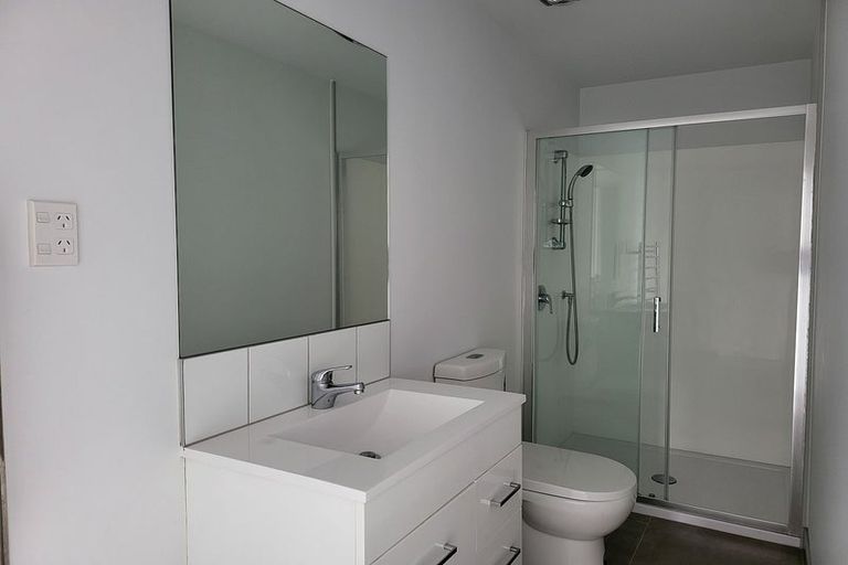 Photo of property in 1 Eileen Newey Place, Henderson, Auckland, 0612