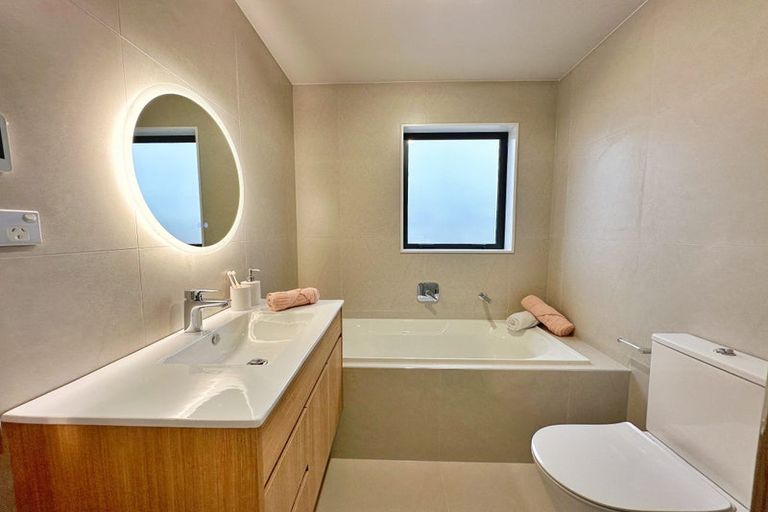 Photo of property in 10c Robert Burke Place, Henderson, Auckland, 0612