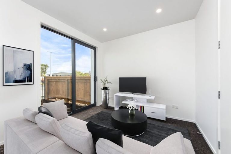 Photo of property in 5 Mokopiko Court, Beach Haven, Auckland, 0626