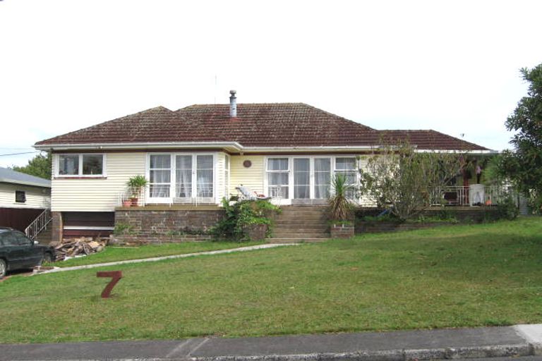 Photo of property in 7 Lyndhurst Road, Te Atatu South, Auckland, 0610