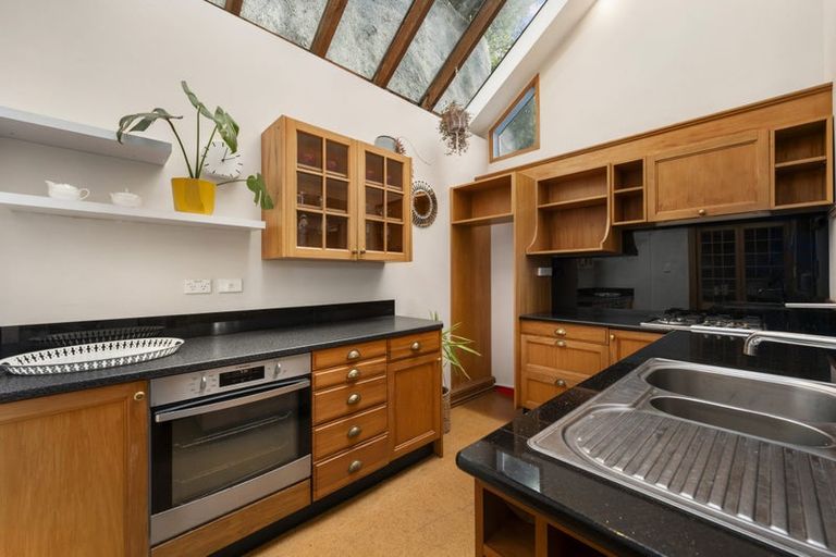 Photo of property in 44 Evans Bay Parade, Roseneath, Wellington, 6021