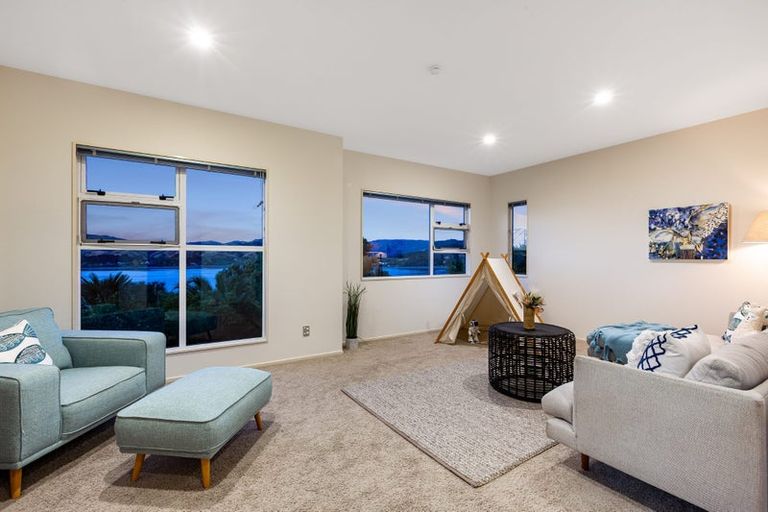 Photo of property in 28 Molyneux Close, Whitby, Porirua, 5024