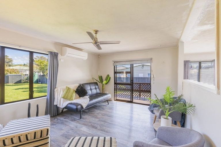 Photo of property in 28 Watts Street, Waipawa, 4210