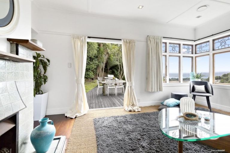 Photo of property in 4 Raroa Crescent, Northland, Wellington, 6012