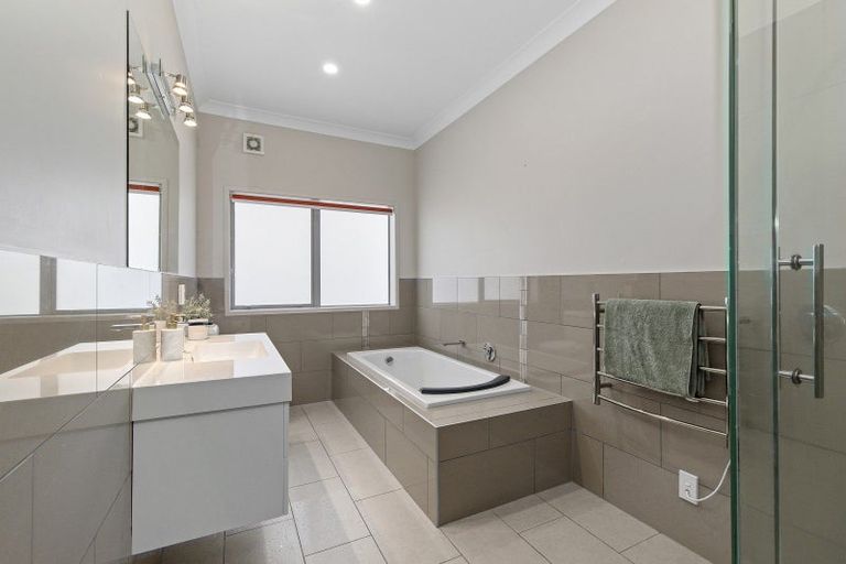 Photo of property in 34 Arahiwi Grove, Tirohanga, Lower Hutt, 5010