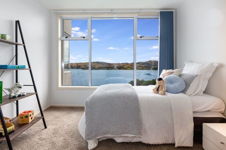 Photo of property in 28 Molyneux Close, Whitby, Porirua, 5024