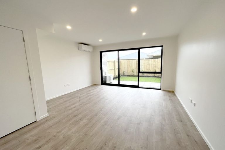 Photo of property in 4/12 Enderby Drive, Te Atatu Peninsula, Auckland, 0610