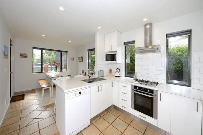 Photo of property in 55 Staveley Street, Avonhead, Christchurch, 8042
