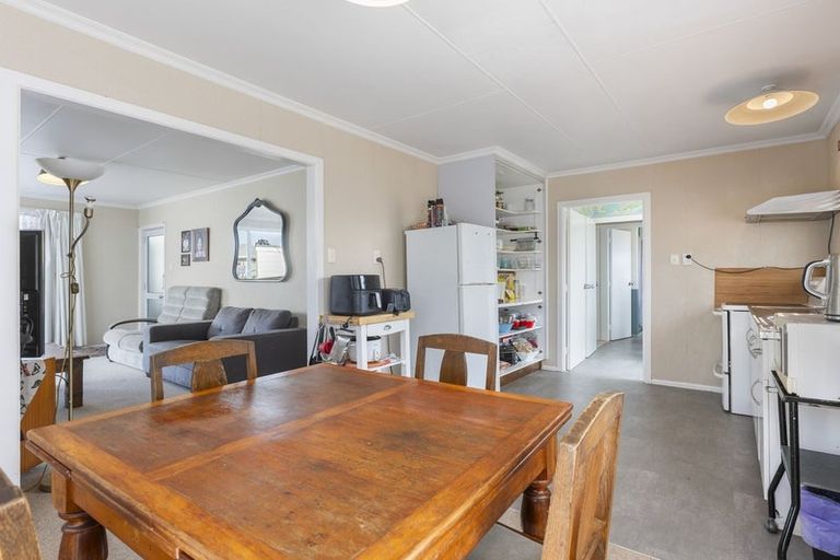 Photo of property in 6 Omata Road, Westown, New Plymouth, 4310