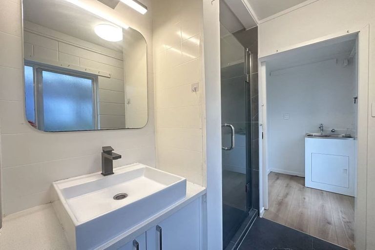 Photo of property in 18 Archers Road, Glenfield, Auckland, 0629