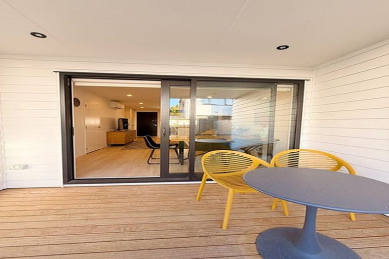 Photo of property in 47d Northcote Road, Hillcrest, Auckland, 0627