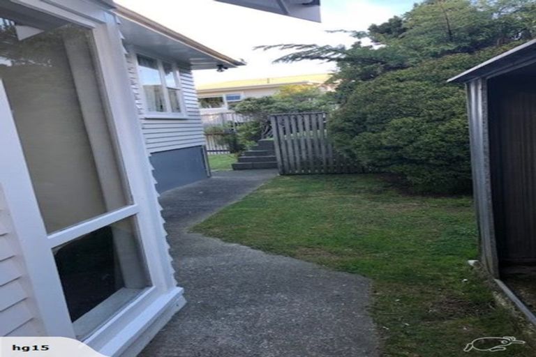 Photo of property in 6 Middlesex Place, Northland, Wellington, 6012