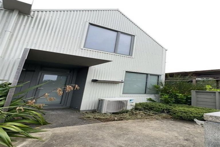 Photo of property in 383 Adelaide Road, Newtown, Wellington, 6021