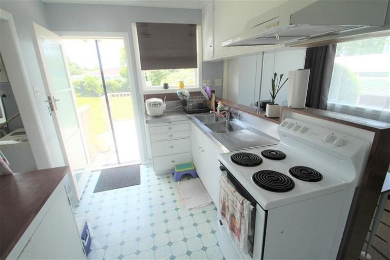 Photo of property in 20 Eskdale Road, Birkdale, Auckland, 0626