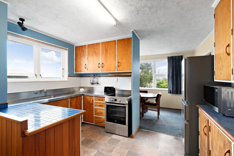 Photo of property in 7 Turville Crescent, Newlands, Wellington, 6037