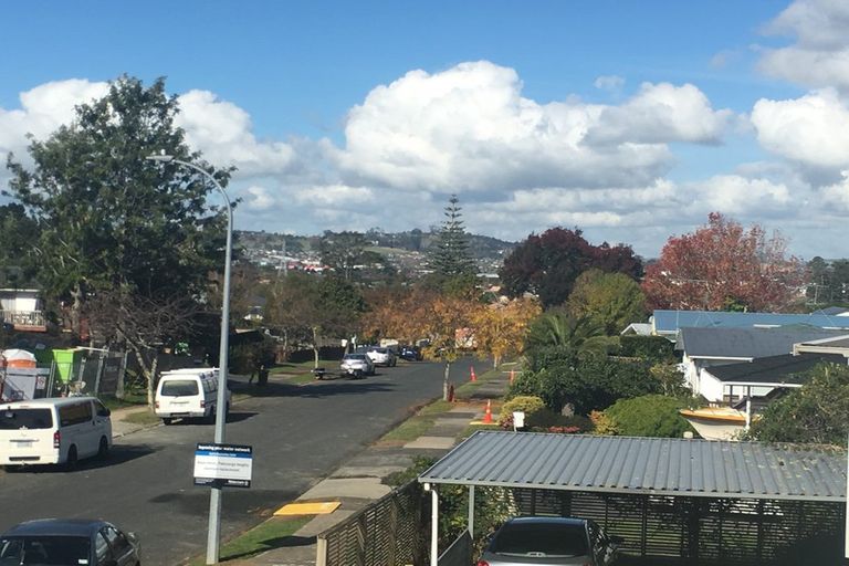 Photo of property in 30 Megan Avenue, Pakuranga Heights, Auckland, 2010