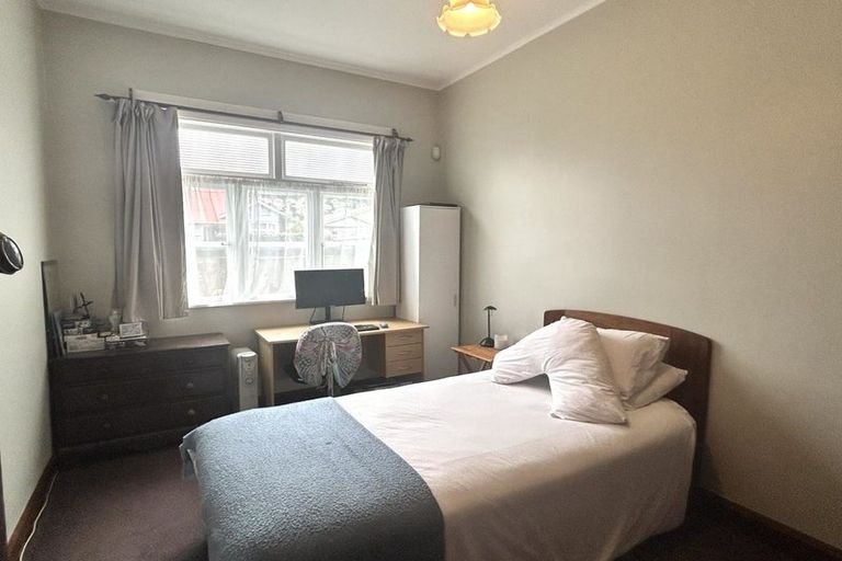 Photo of property in 127 Onepu Road, Lyall Bay, Wellington, 6022