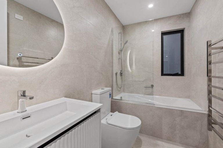 Photo of property in 9f O'donn Avenue, Beach Haven, Auckland, 0626