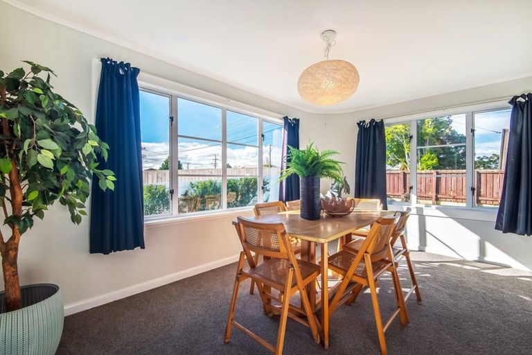 Photo of property in 72 Lynwood Road, New Lynn, Auckland, 0600