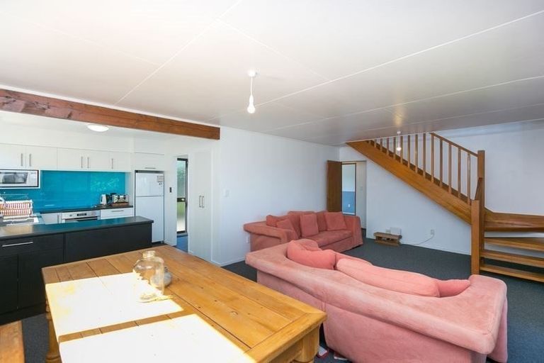 Photo of property in 3 Lindaver Grove, Merrilands, New Plymouth, 4312