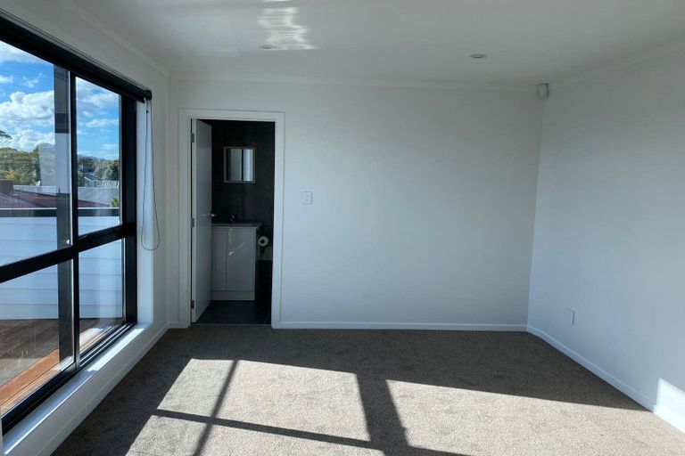 Photo of property in 15 Kiernan Place, Kelston, Auckland, 0602