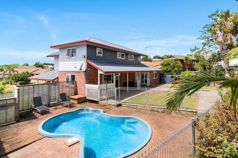 Photo of property in 17 Gala Place, Henderson, Auckland, 0612