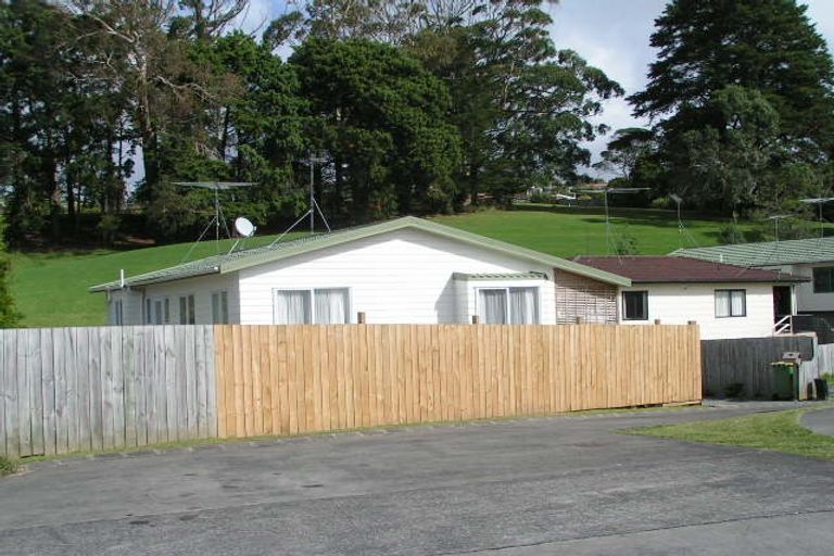 Photo of property in 41 Loughanure Place, Massey, Auckland, 0614