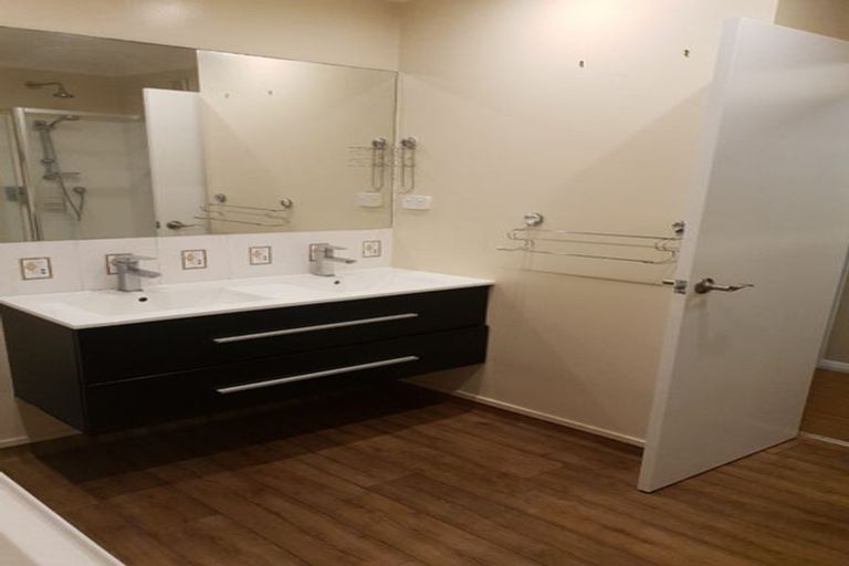 Photo of property in 130 Manuka Road, Bayview, Auckland, 0629