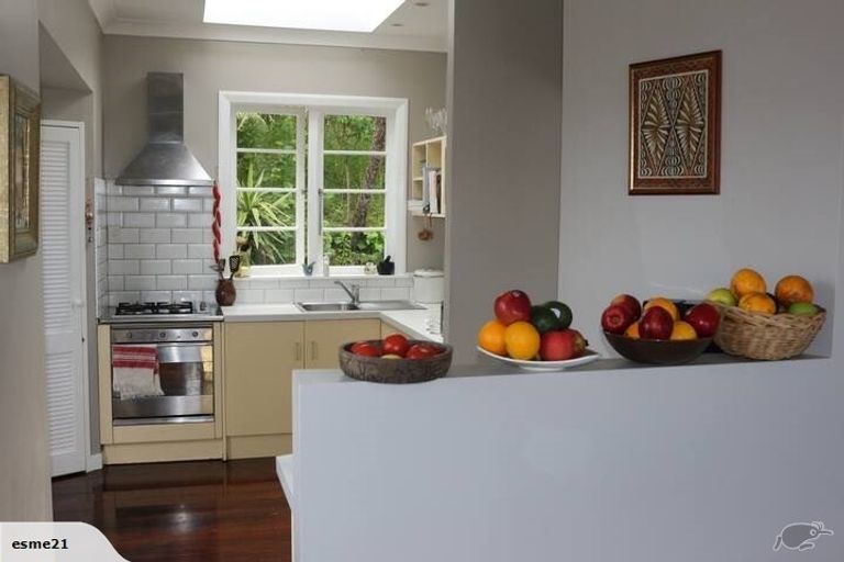 Photo of property in 5 Thorby Street, Northland, Wellington, 6012