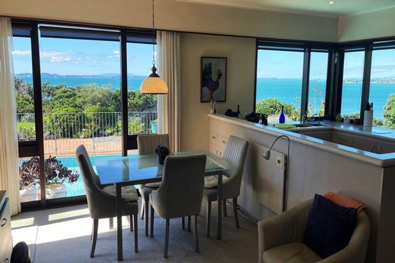 Photo of property in 18 Burford Place, Mellons Bay, Auckland, 2014