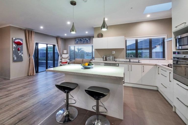 Photo of property in 12 Corsica Way, Karaka, Papakura, 2113