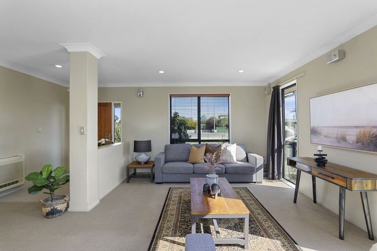 Photo of property in 2 Te Pihopa Way, Aidanfield, Christchurch, 8025