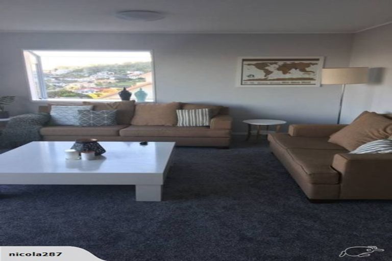 Photo of property in 9 Montcalm Close, Orewa, 0931